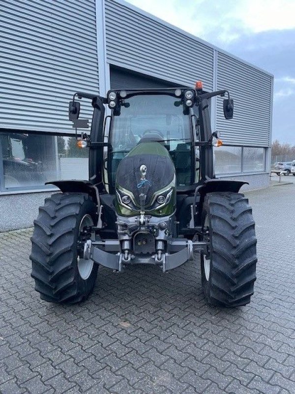 Traktor of the type Valtra G125 Active met kruipbak, Gebrauchtmaschine in Roermond (Picture 3)