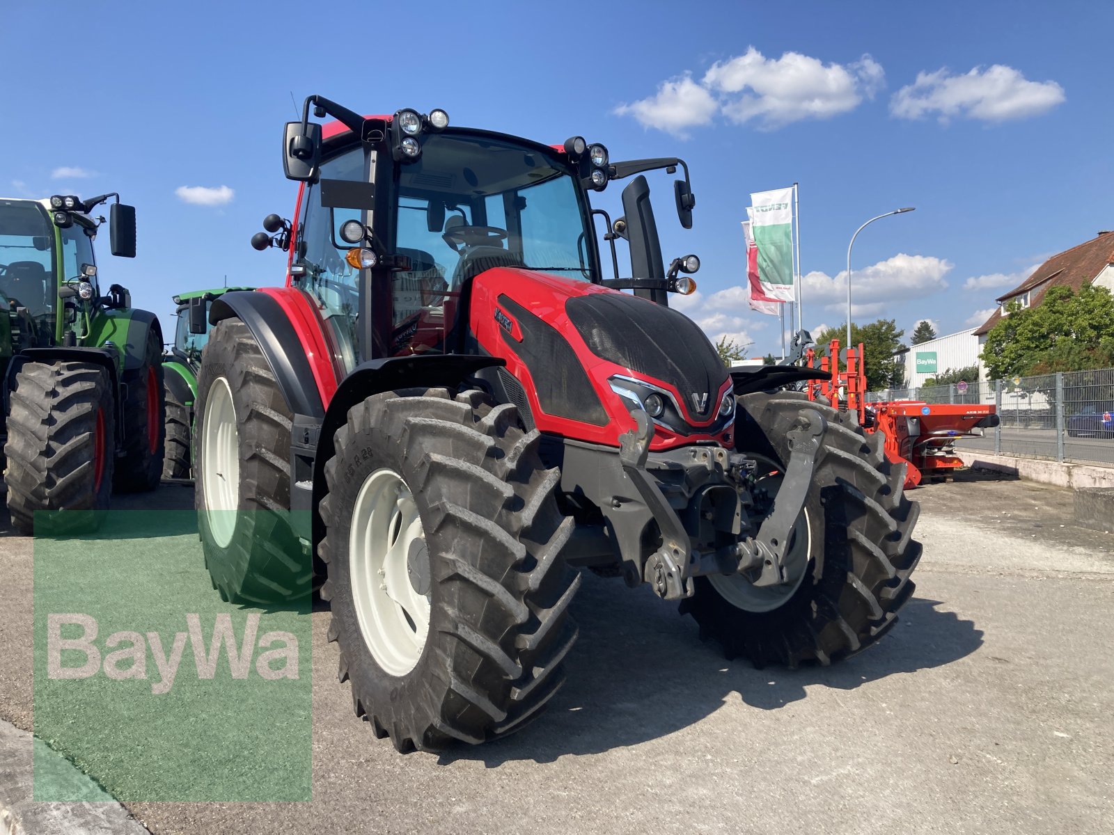 Traktor du type Valtra G125, Gebrauchtmaschine en Dinkelsbühl (Photo 2)