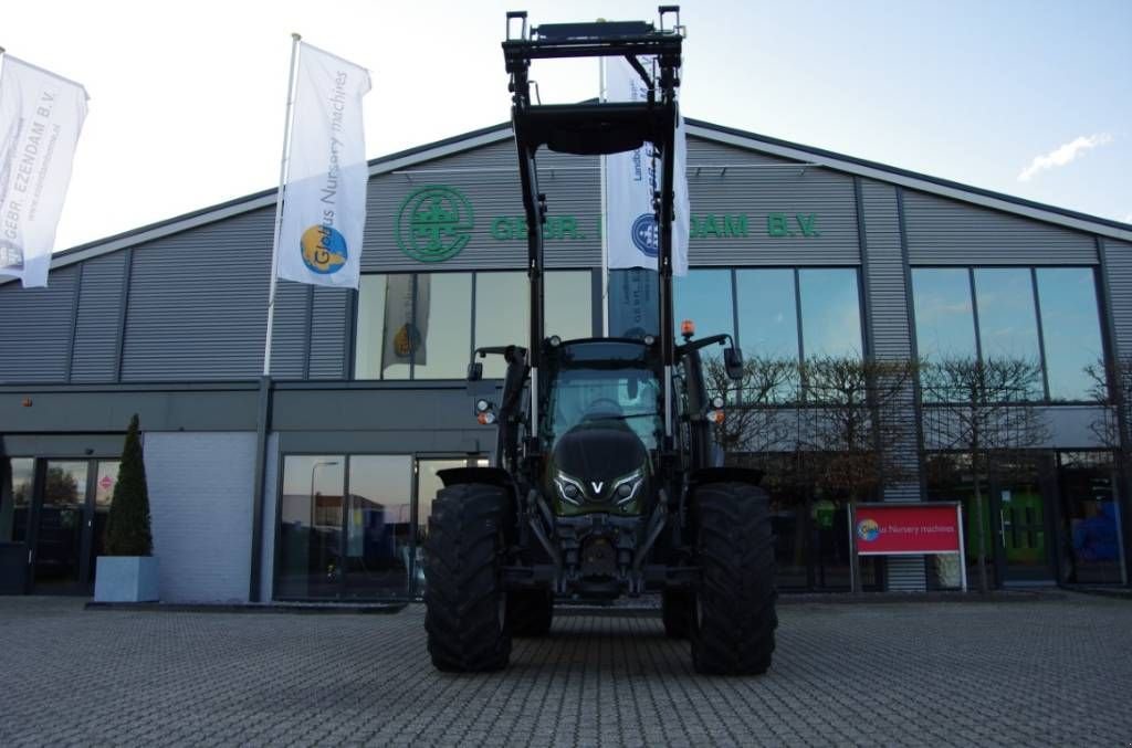 Traktor typu Valtra G125, Neumaschine v Borne (Obrázek 10)