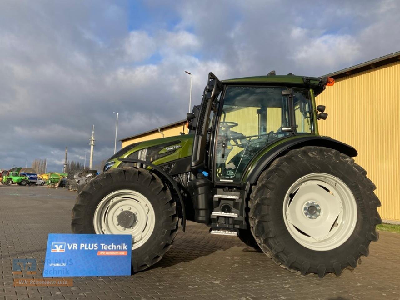 Traktor of the type Valtra G125EV, Neumaschine in Osterburg (Picture 6)