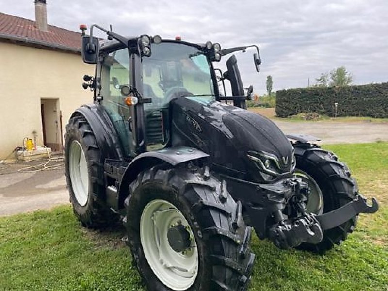 Traktor des Typs Valtra G125V, Gebrauchtmaschine in Monferran-Savès (Bild 1)