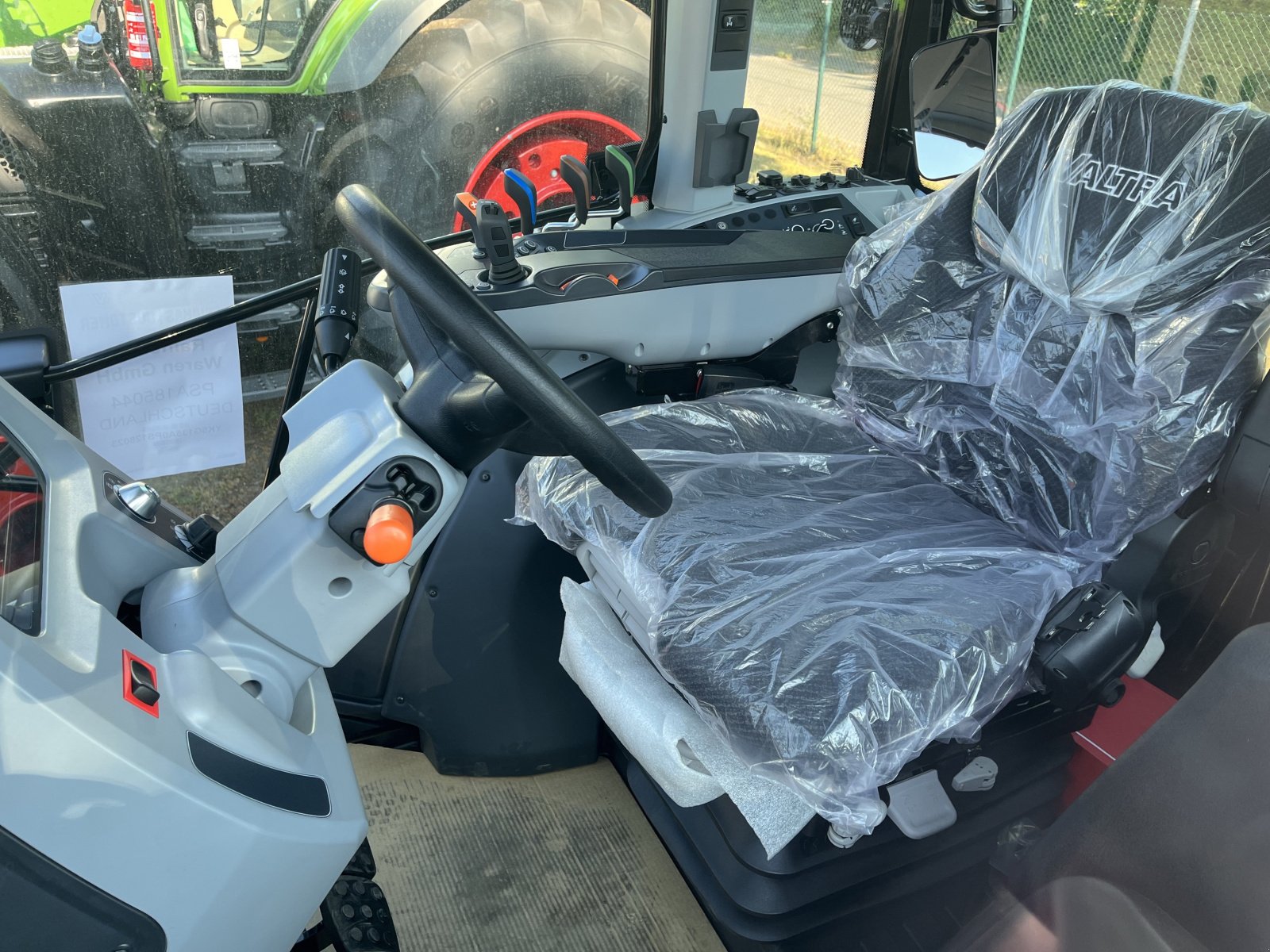 Traktor tip Valtra G135 A 1B9, Neumaschine in Tüttleben (Poză 3)