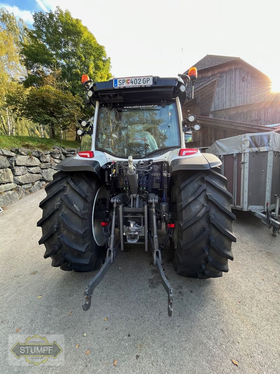 Traktor of the type Valtra G135 VERSU, Vorführmaschine in Grafenstein (Picture 2)