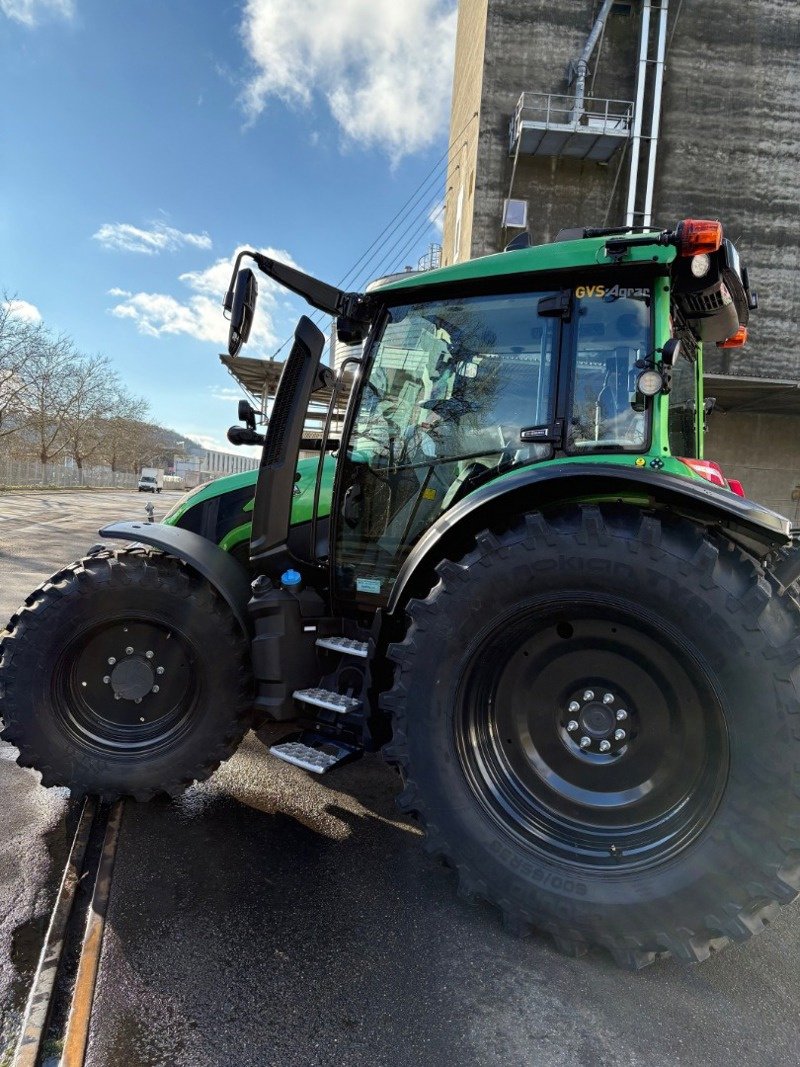 Traktor des Typs Valtra G135 Versu, Ausstellungsmaschine in Schaffhausen (Bild 6)