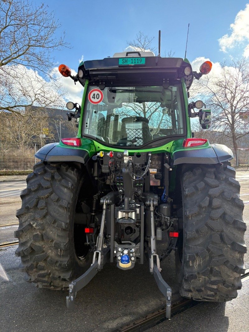 Traktor des Typs Valtra G135 Versu, Ausstellungsmaschine in Schaffhausen (Bild 5)