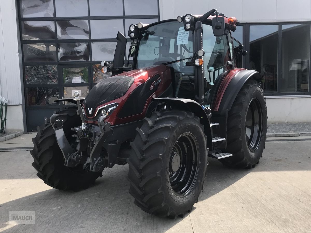 Traktor του τύπου Valtra G135 VERSU, Neumaschine σε Burgkirchen (Φωτογραφία 1)