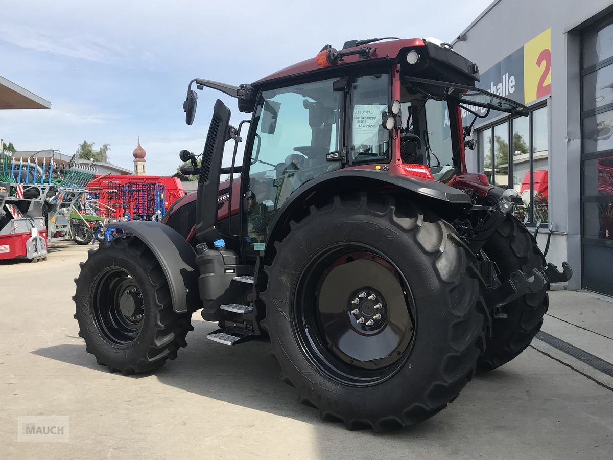 Traktor του τύπου Valtra G135 VERSU, Neumaschine σε Burgkirchen (Φωτογραφία 3)