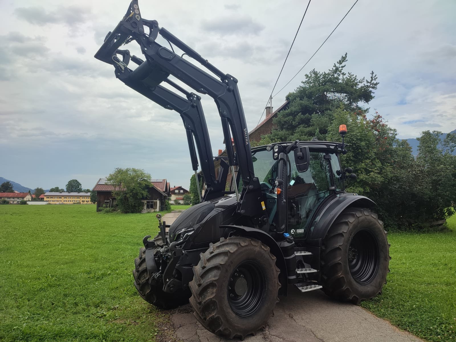 Traktor du type Valtra G135 Versu, Gebrauchtmaschine en Sonthofen (Photo 1)