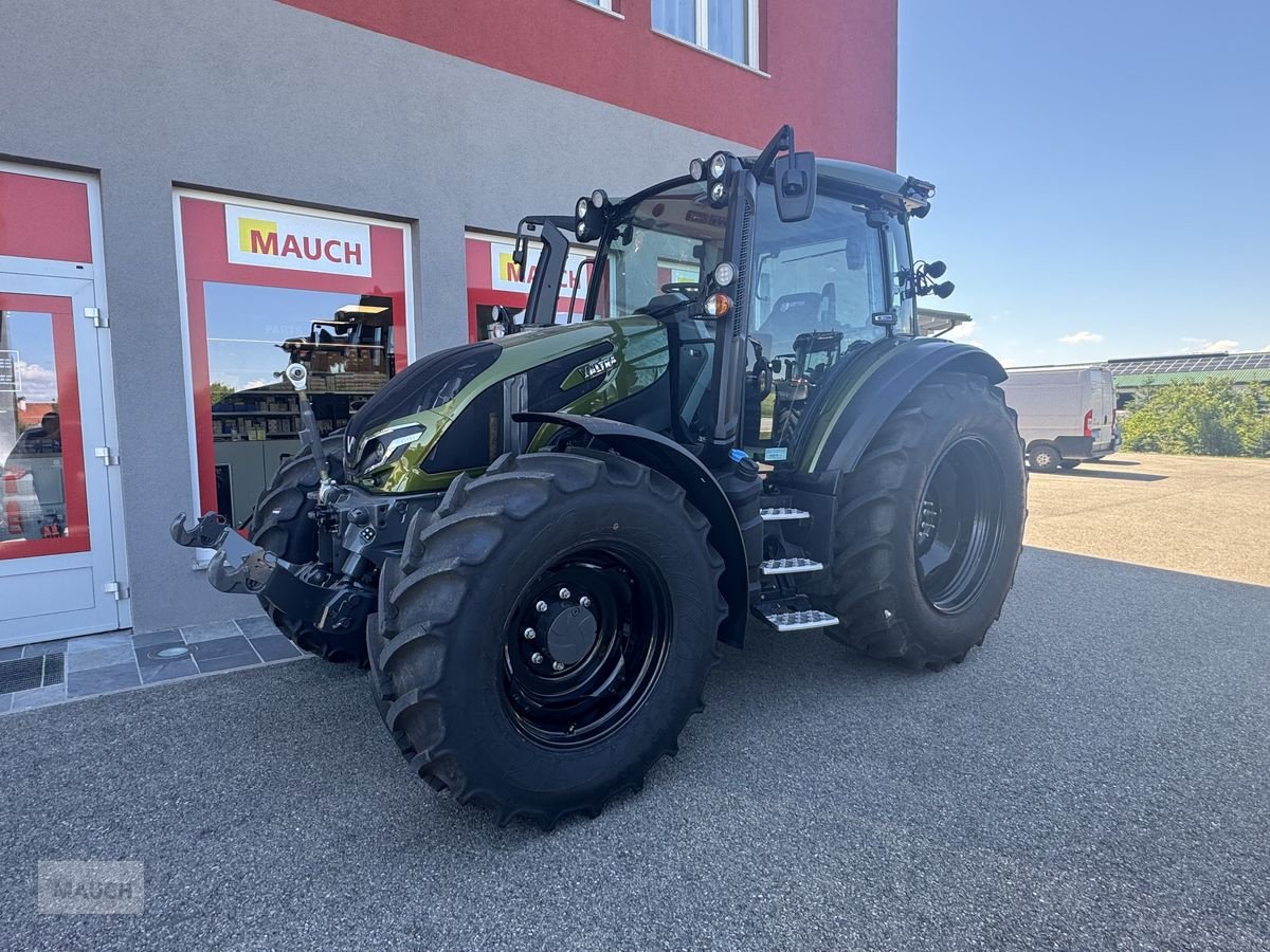 Traktor typu Valtra G135, Neumaschine v Burgkirchen (Obrázok 1)