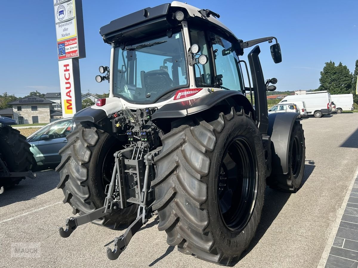 Traktor van het type Valtra G135, Neumaschine in Burgkirchen (Foto 10)