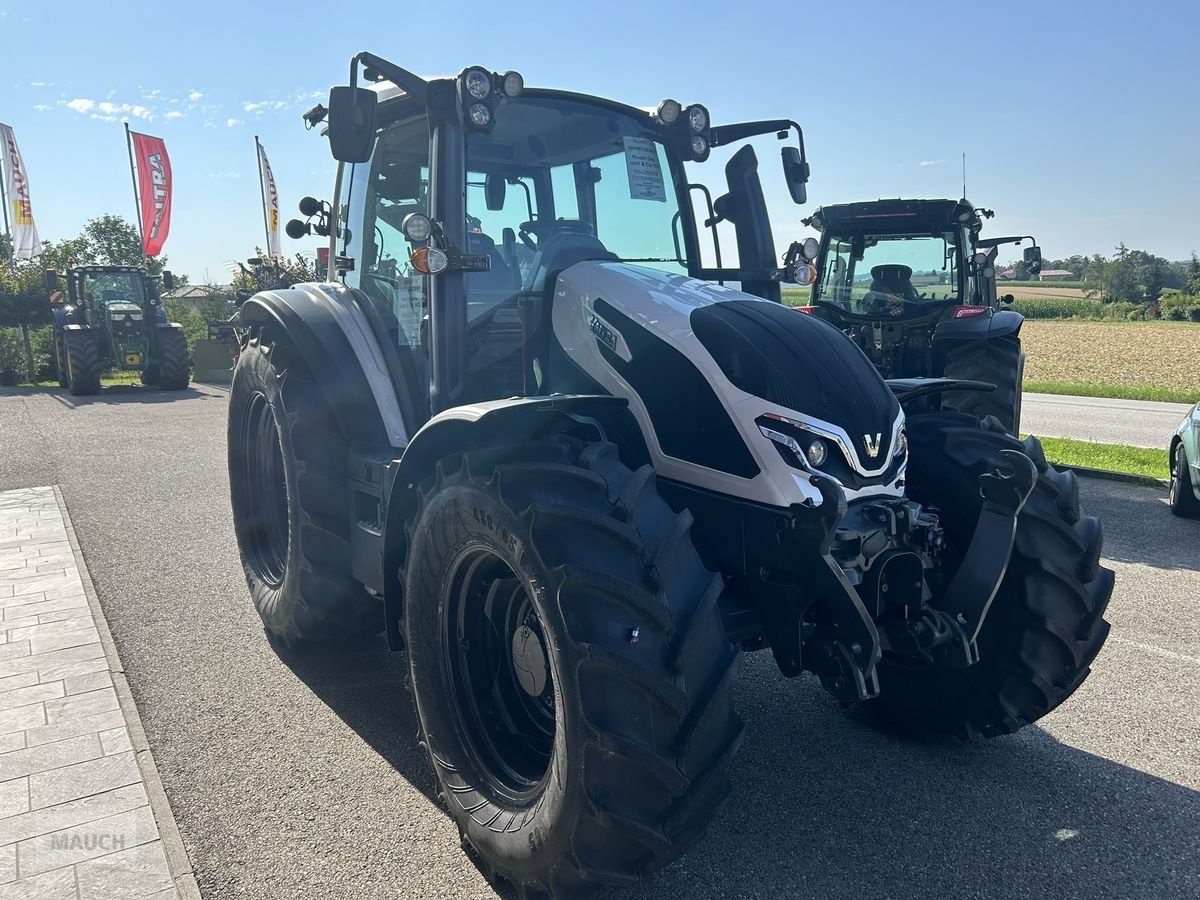 Traktor Türe ait Valtra G135, Neumaschine içinde Burgkirchen (resim 11)