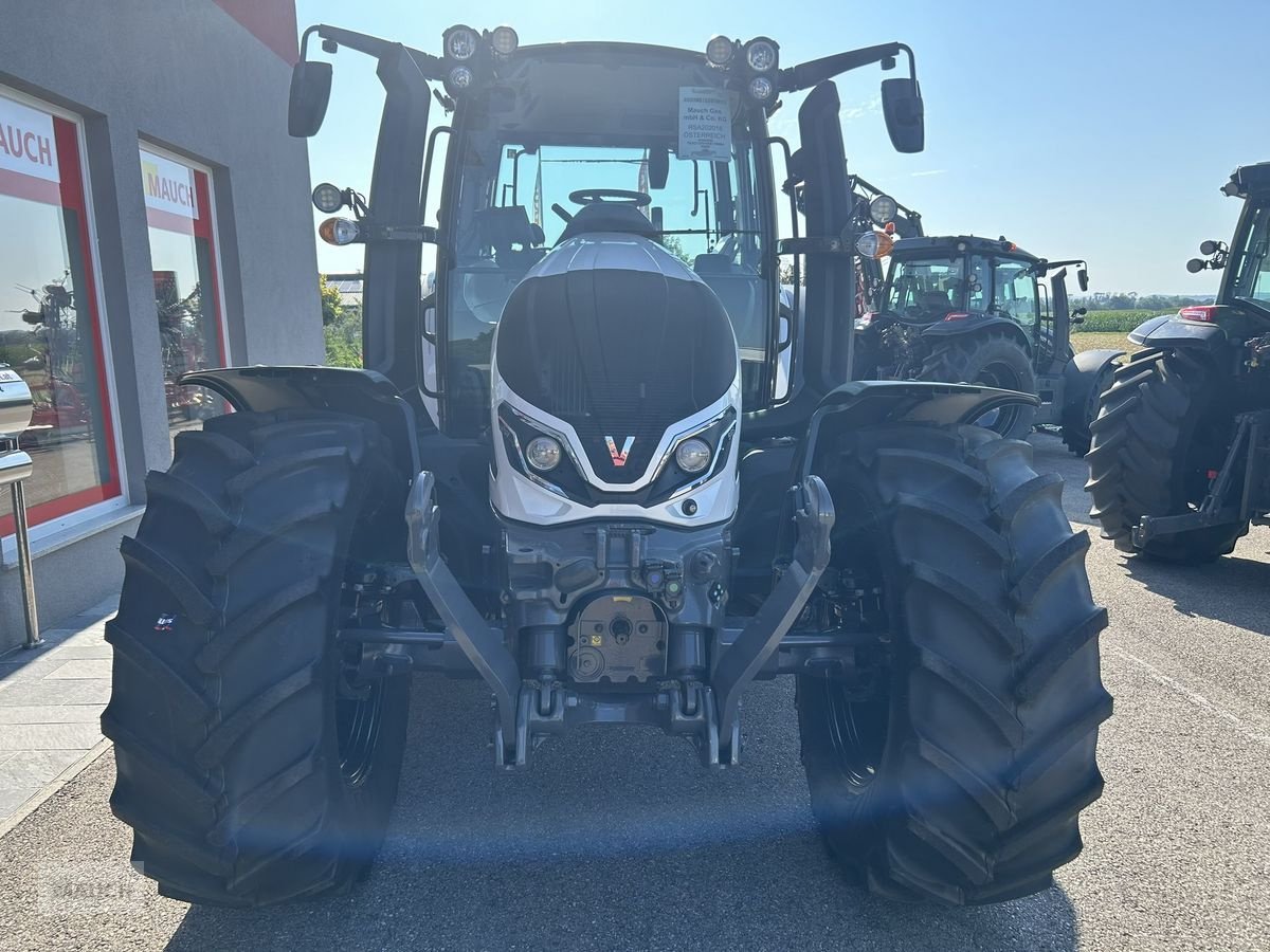 Traktor του τύπου Valtra G135, Neumaschine σε Burgkirchen (Φωτογραφία 12)