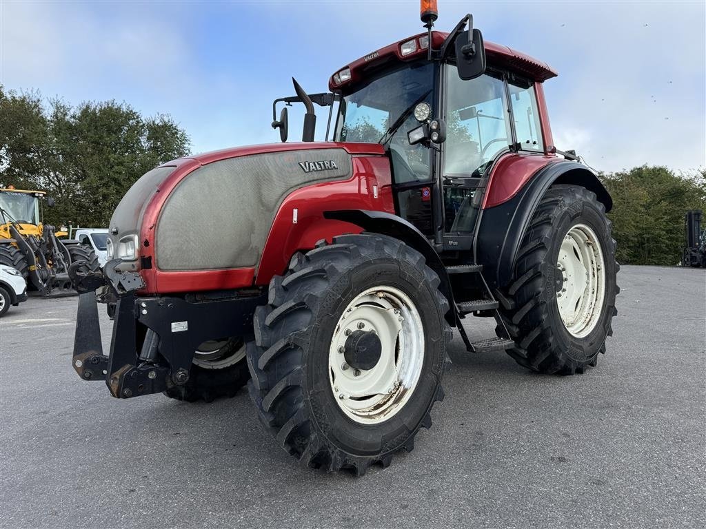 Traktor типа Valtra M120 KUN 3800 TIMER OG NÆSTEN NYE DÆK!, Gebrauchtmaschine в Nørager (Фотография 1)