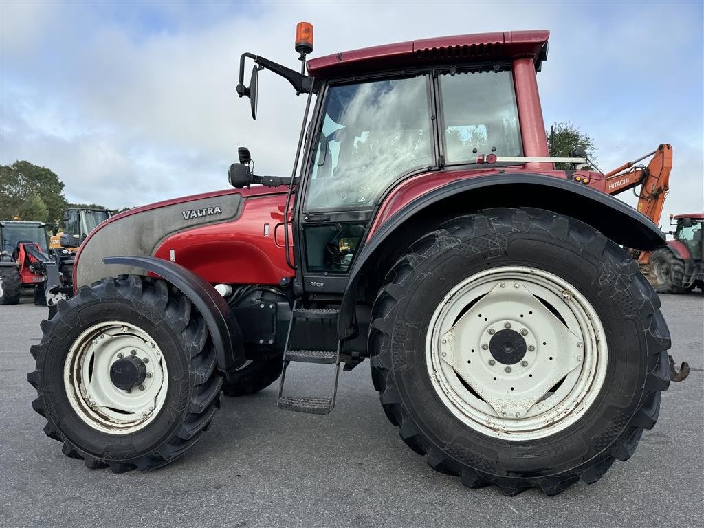 Traktor du type Valtra M120 KUN 3800 TIMER OG NÆSTEN NYE DÆK!, Gebrauchtmaschine en Nørager (Photo 4)