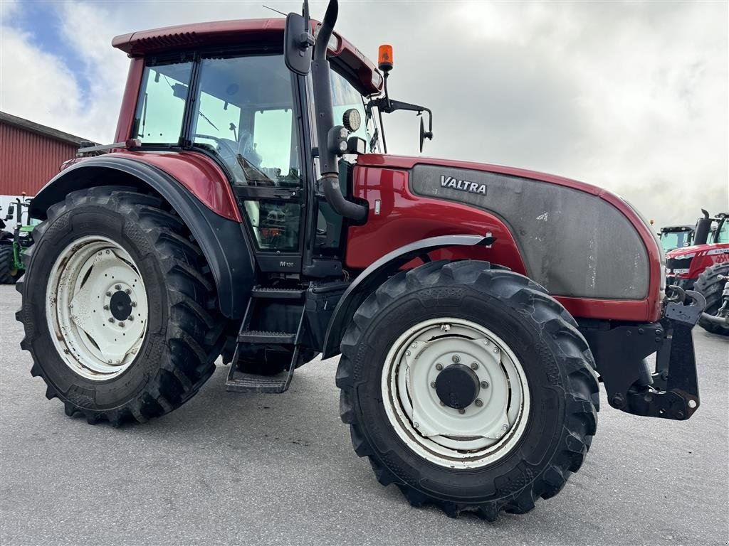 Traktor du type Valtra M120 KUN 3800 TIMER OG NÆSTEN NYE DÆK!, Gebrauchtmaschine en Nørager (Photo 7)