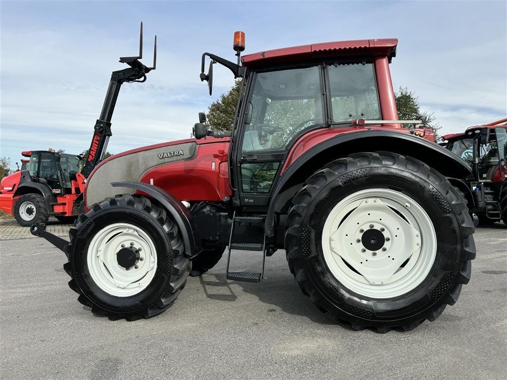 Traktor del tipo Valtra M120 KUN 3800 TIMER OG NÆSTEN NYE DÆK!, Gebrauchtmaschine en Nørager (Imagen 4)