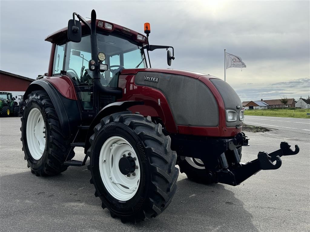 Traktor van het type Valtra M120 KUN 3800 TIMER OG NÆSTEN NYE DÆK!, Gebrauchtmaschine in Nørager (Foto 7)