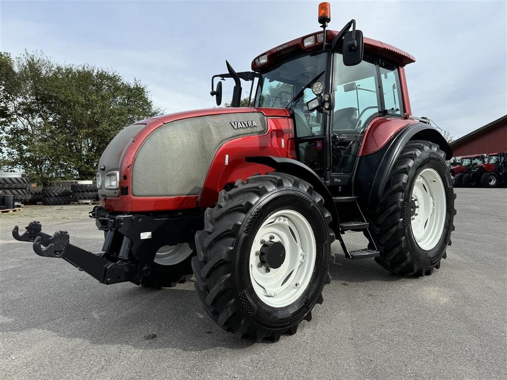 Traktor tip Valtra M120 KUN 3800 TIMER OG NÆSTEN NYE DÆK!, Gebrauchtmaschine in Nørager (Poză 1)