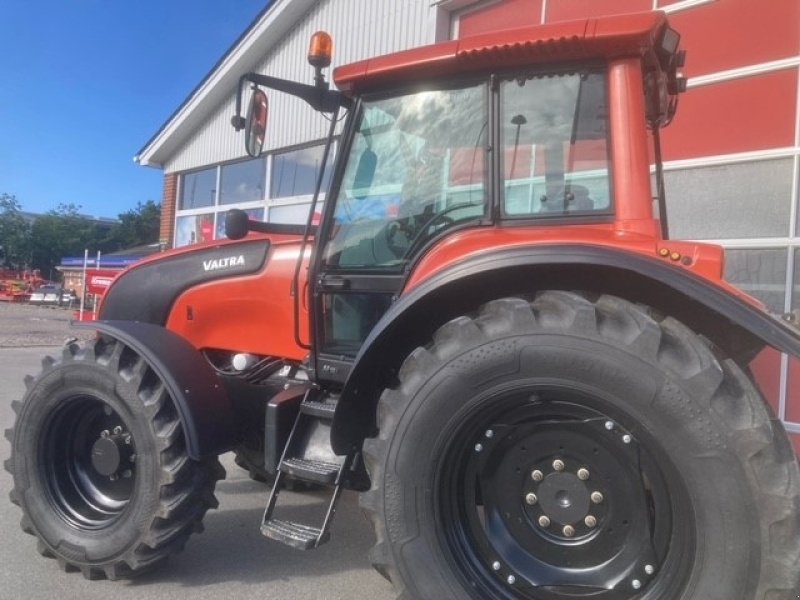 Traktor du type Valtra M130 Front lift og nye dæk, Gebrauchtmaschine en Hobro (Photo 3)