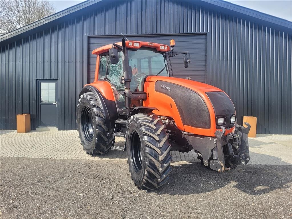 Traktor типа Valtra M130 NYE DÆK!!, Gebrauchtmaschine в Brædstrup (Фотография 2)