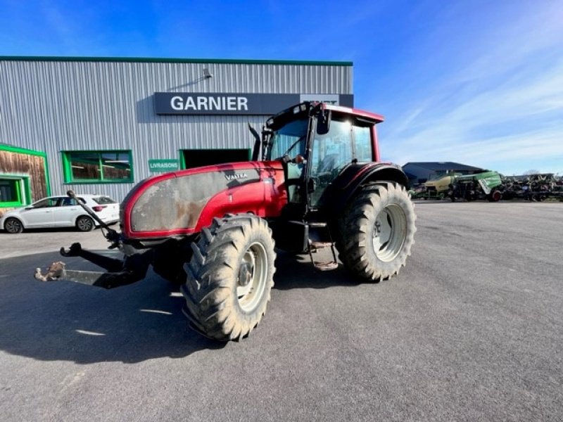 Traktor van het type Valtra Marque Valtra, Gebrauchtmaschine in Levier (Foto 1)