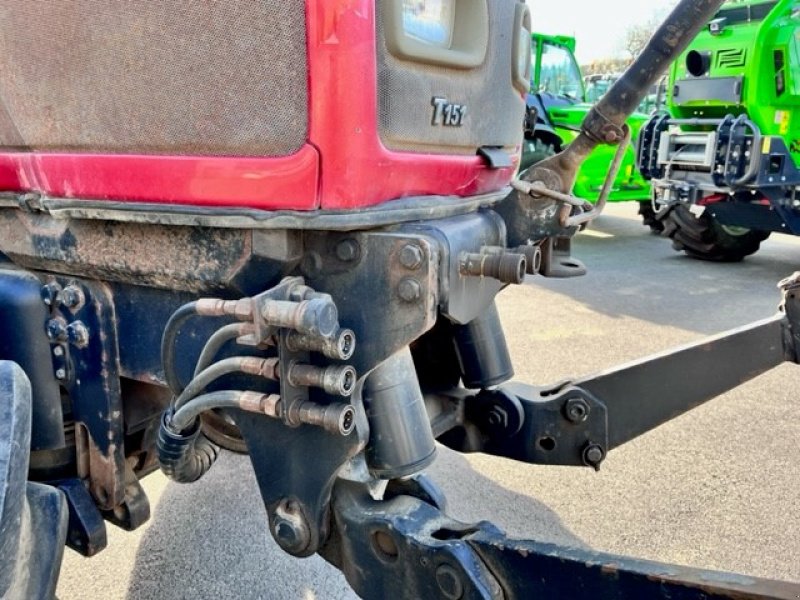 Traktor van het type Valtra Marque Valtra, Gebrauchtmaschine in Levier (Foto 4)