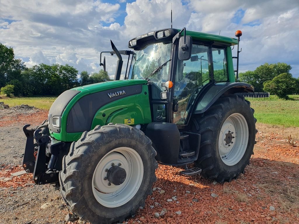 Traktor van het type Valtra N 101, Gebrauchtmaschine in JOZE (Foto 1)