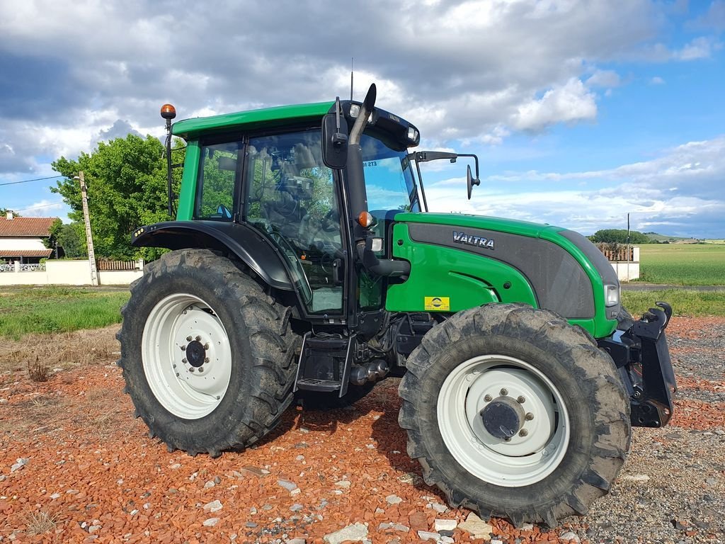 Traktor van het type Valtra N 101, Gebrauchtmaschine in JOZE (Foto 2)