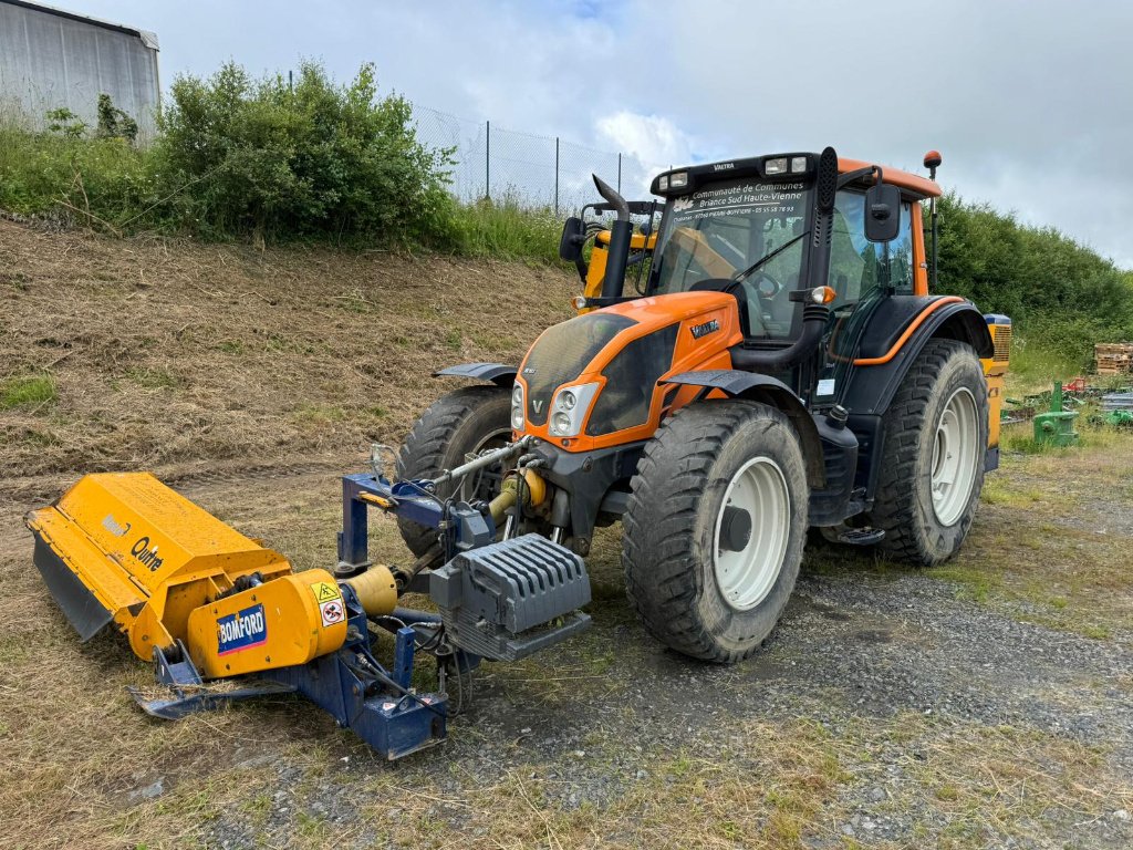 Traktor of the type Valtra N 103 HI.TECH . DESTOCKAGE, Gebrauchtmaschine in UZERCHE (Picture 2)