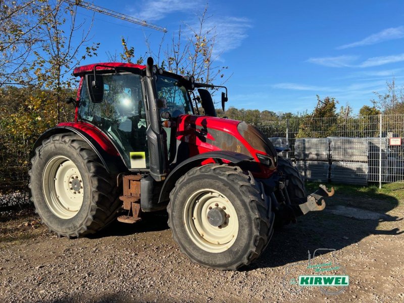 Traktor от тип Valtra N 104, Gebrauchtmaschine в Blankenheim (Снимка 1)