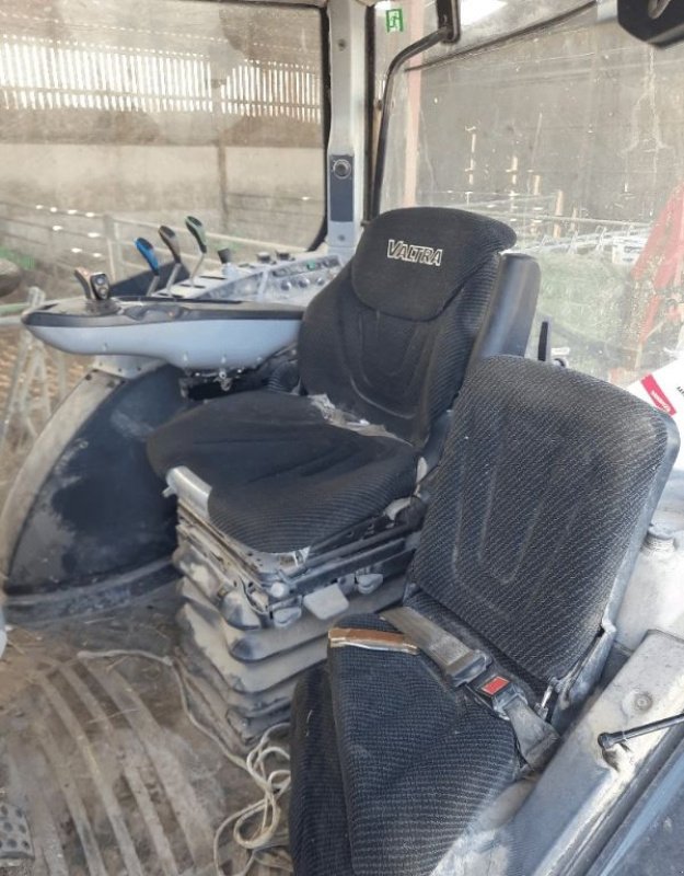 Traktor del tipo Valtra N 104, Gebrauchtmaschine en CHEMAUDIN ET VAUX (Imagen 4)