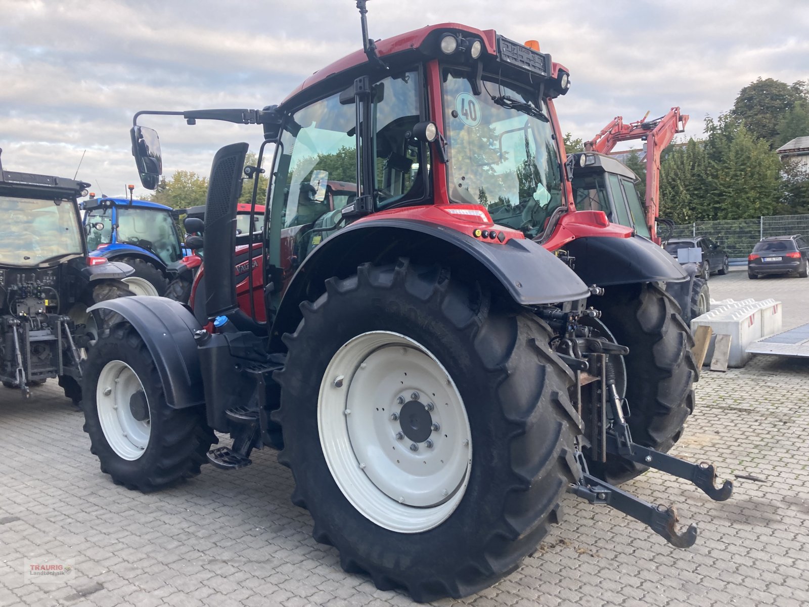 Traktor van het type Valtra N 104H5, Gebrauchtmaschine in Mainburg/Wambach (Foto 4)