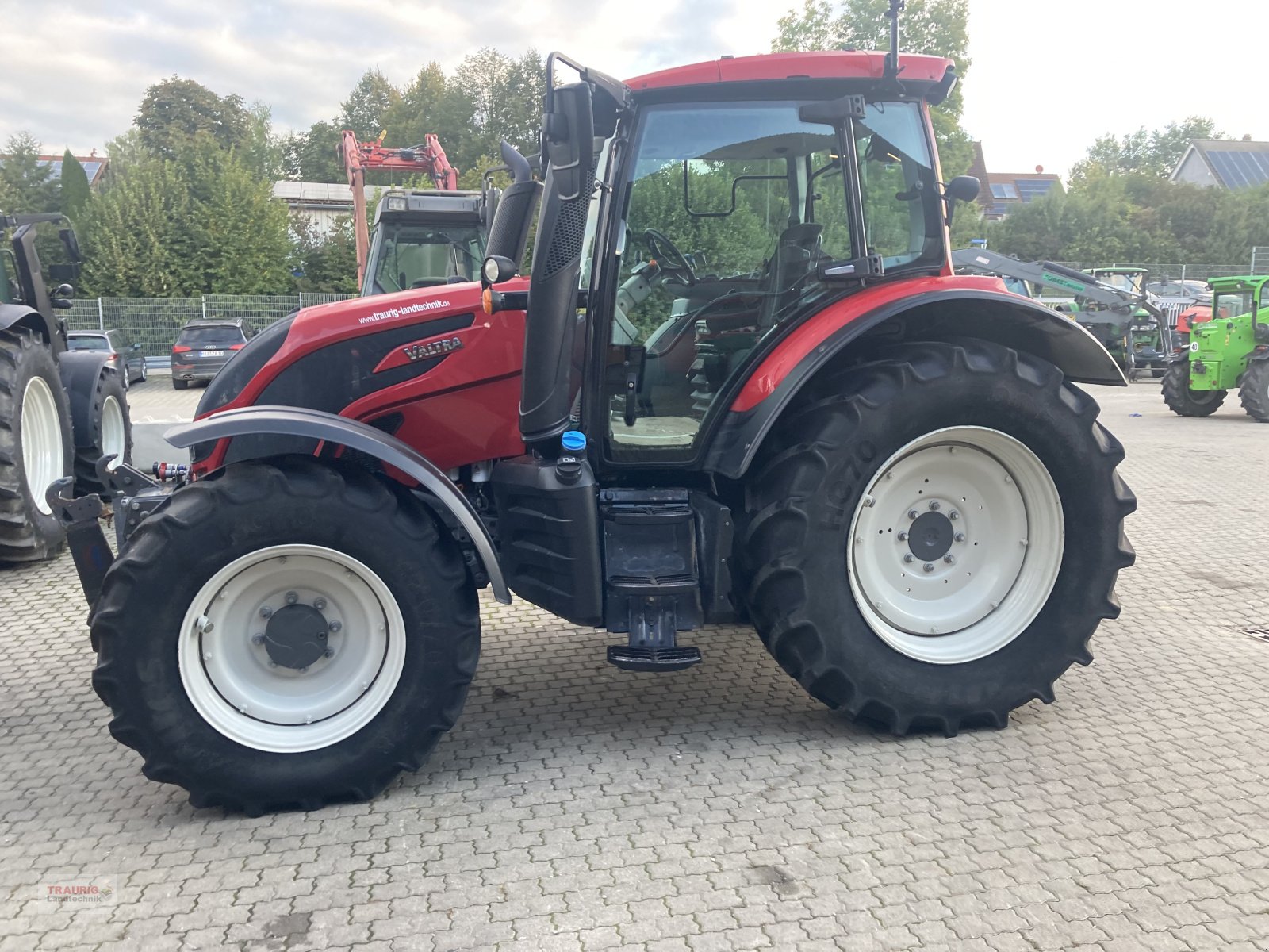 Traktor van het type Valtra N 104H5, Gebrauchtmaschine in Mainburg/Wambach (Foto 8)