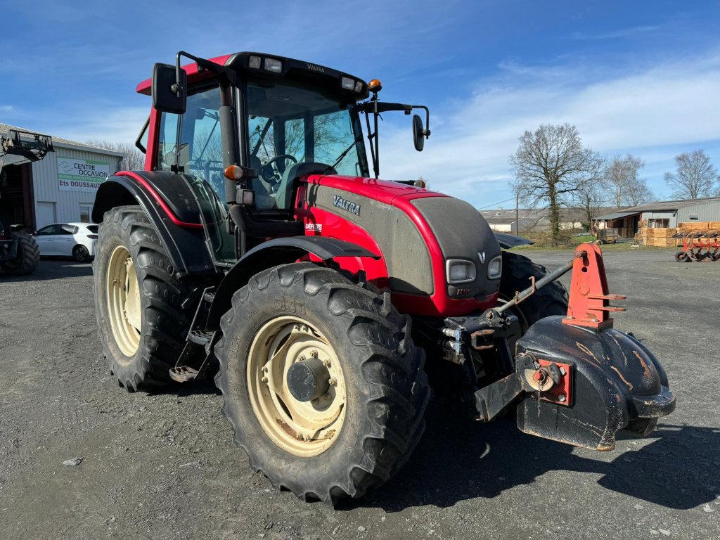 Traktor du type Valtra N 121 ADVANCE . DESTOCKAGE, Gebrauchtmaschine en UZERCHE (Photo 1)