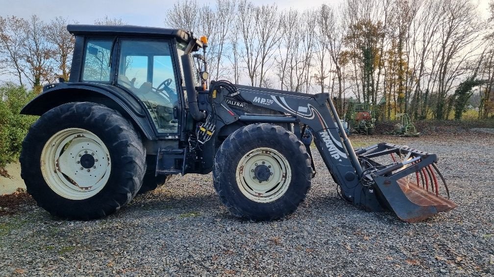 Traktor des Typs Valtra N 121, Gebrauchtmaschine in Savigny sur Braye (Bild 1)