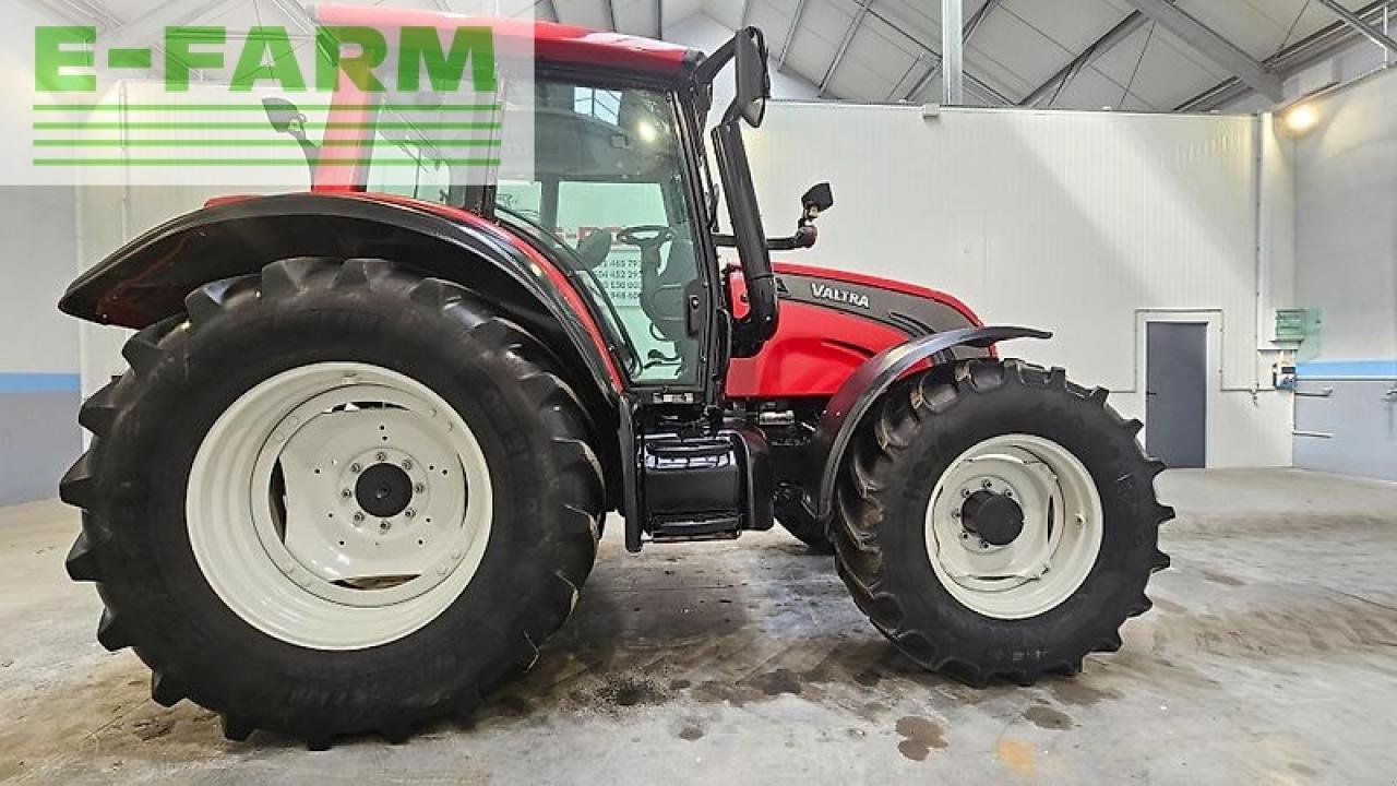 Traktor типа Valtra n 122 versu, Gebrauchtmaschine в MORDY (Фотография 7)