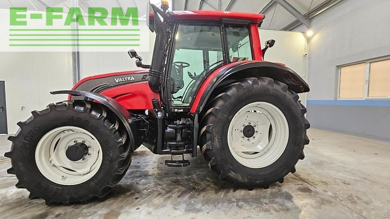 Traktor типа Valtra n 122 versu, Gebrauchtmaschine в MORDY (Фотография 11)