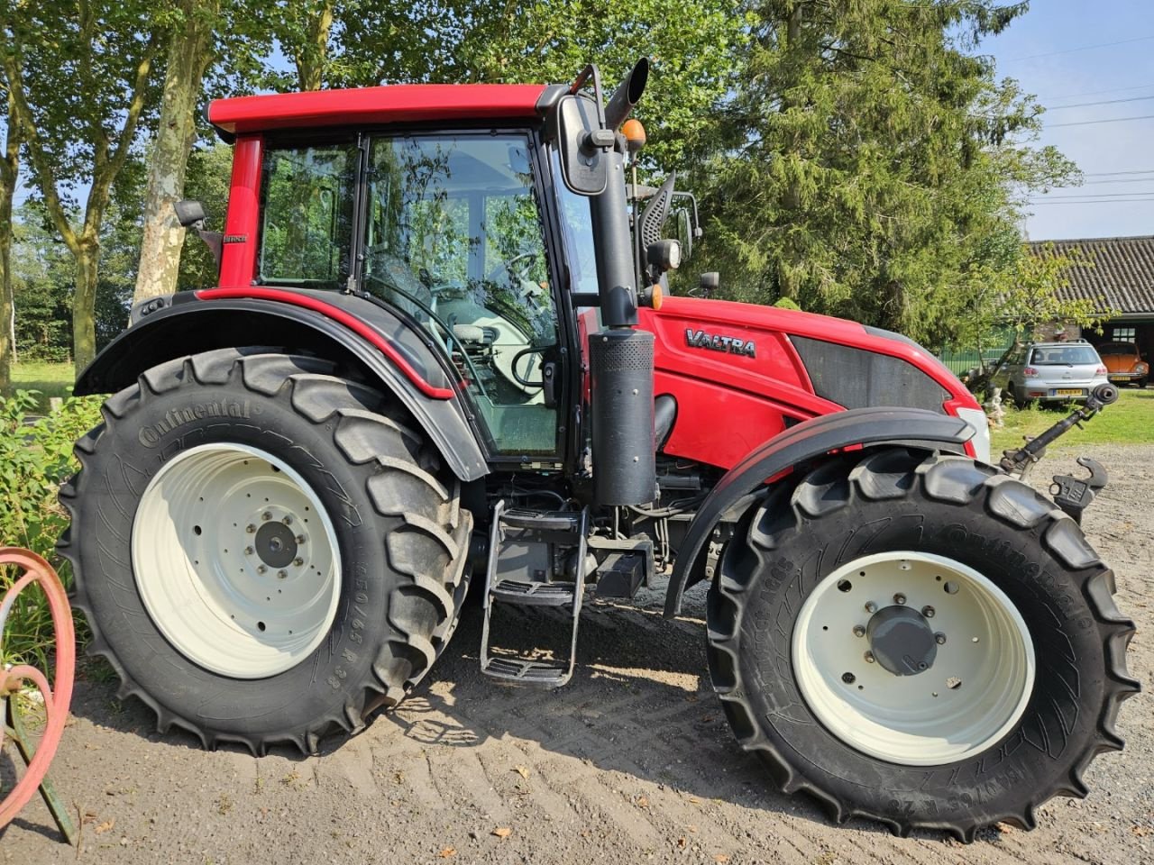 Traktor of the type Valtra N 123 H5, Gebrauchtmaschine in Bergen op Zoom (Picture 3)