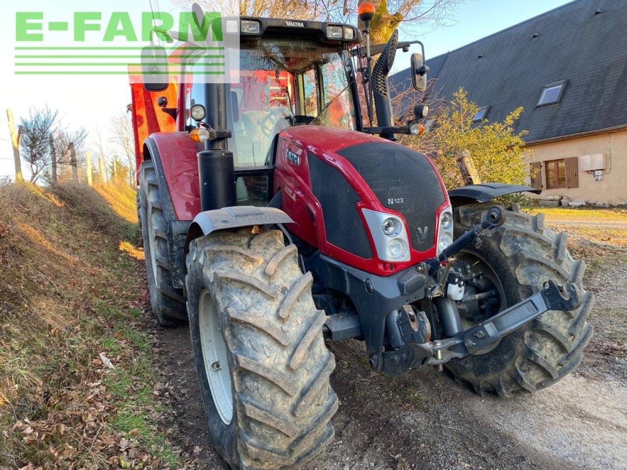 Traktor del tipo Valtra n 123 versu, Gebrauchtmaschine en Ytrac (Imagen 2)