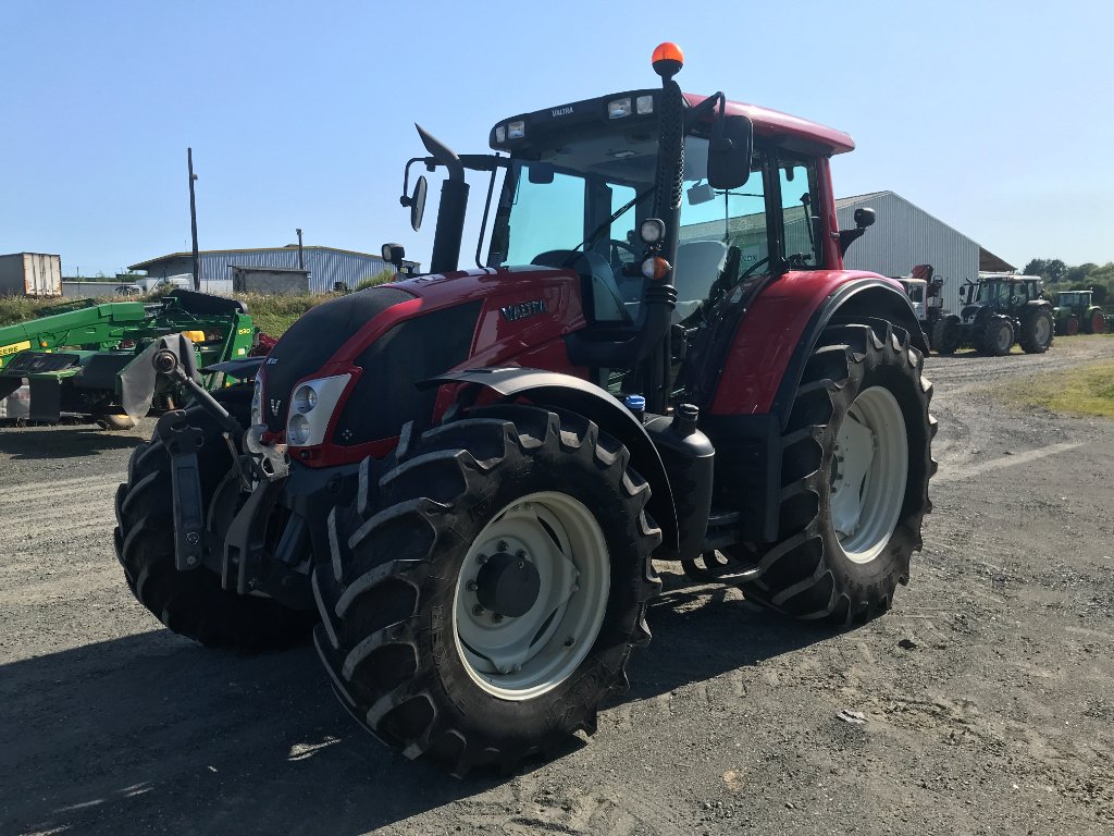 Traktor typu Valtra N 123 VERSU, Gebrauchtmaschine w UZERCHE (Zdjęcie 1)