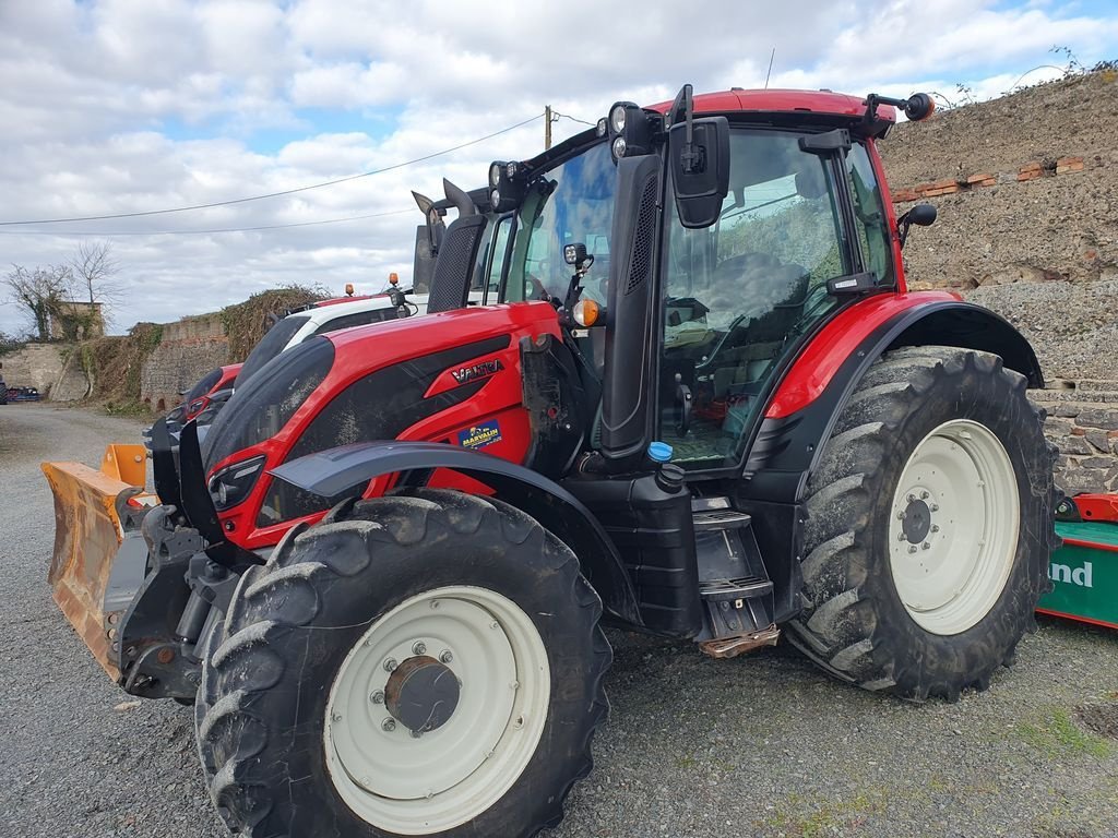 Traktor of the type Valtra N 134 ACTIVE, Gebrauchtmaschine in JOZE (Picture 1)