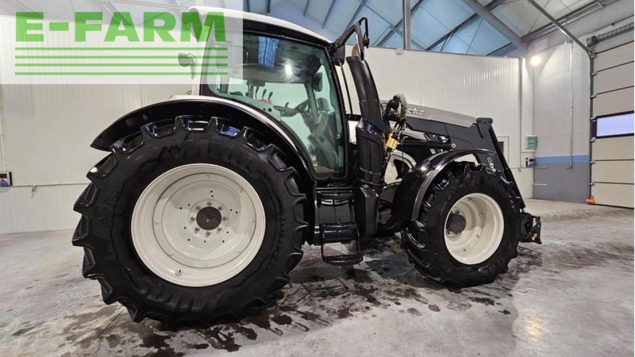 Traktor от тип Valtra n 134 active, Gebrauchtmaschine в MORDY (Снимка 9)