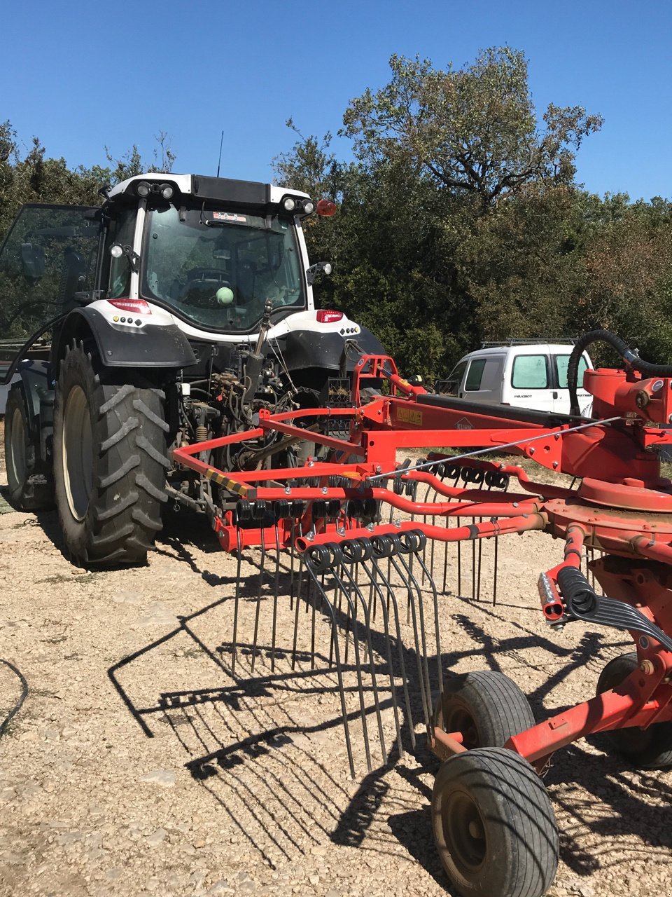 Traktor typu Valtra N 134 H5, Gebrauchtmaschine v MORLHON LE HAUT (Obrázek 4)