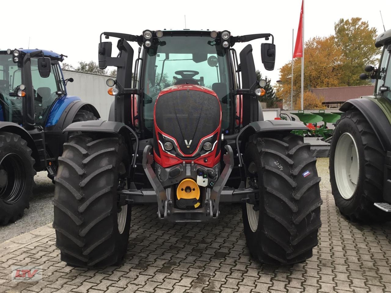 Traktor of the type Valtra N 135 A GL 2B1, Neumaschine in Eggenfelden (Picture 2)