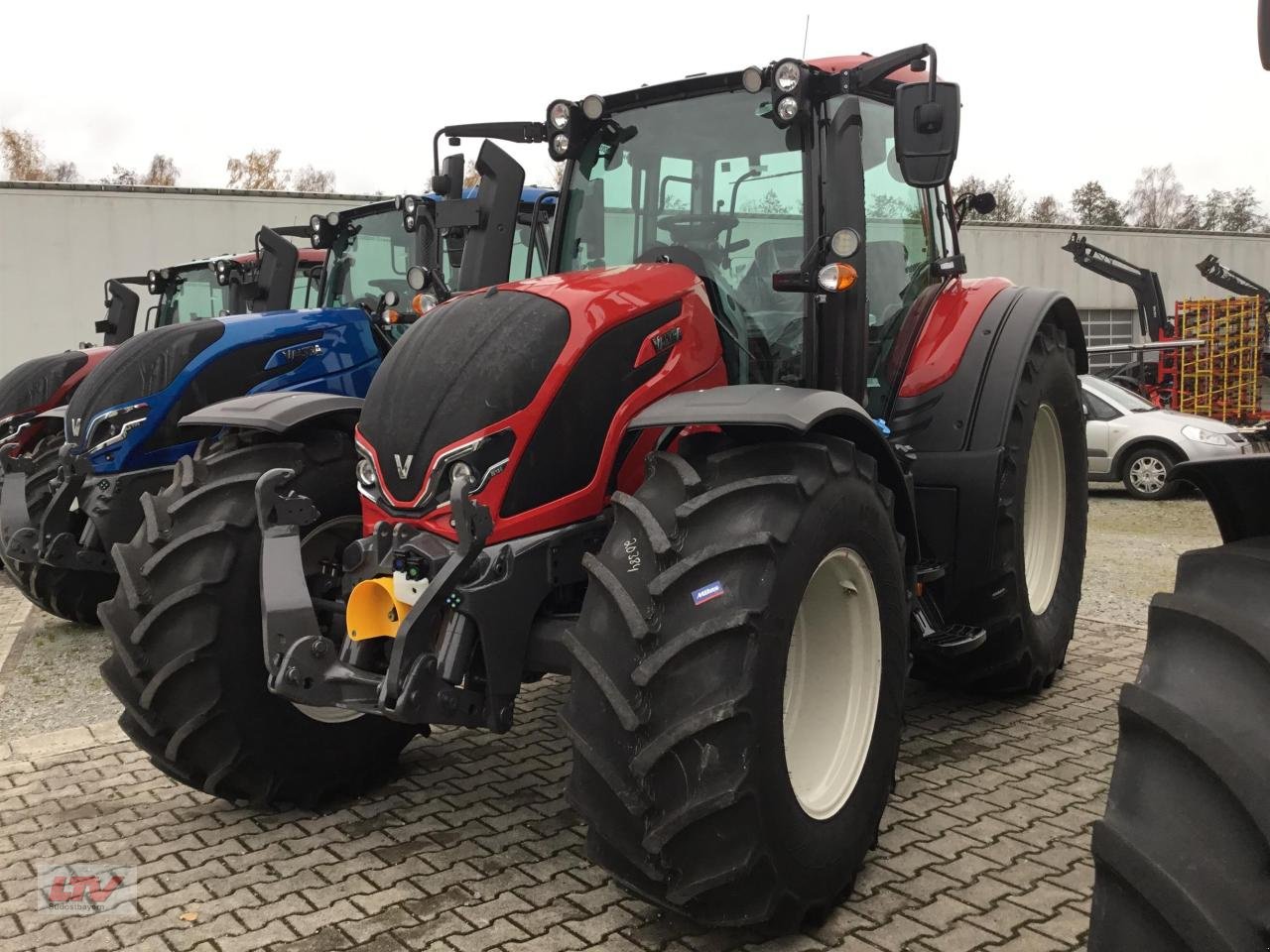 Traktor of the type Valtra N 135 A GL 2B1, Neumaschine in Eggenfelden (Picture 3)