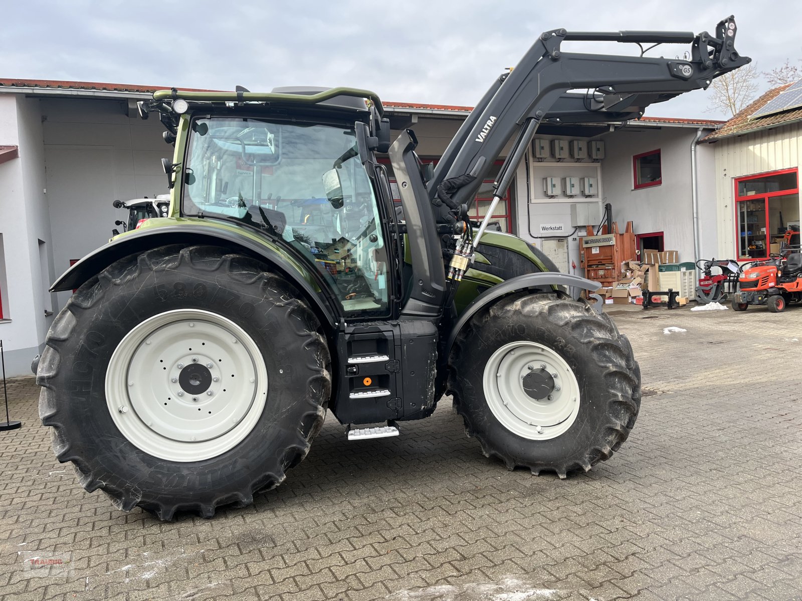 Traktor του τύπου Valtra N 135 Forst m. FL, Neumaschine σε Mainburg/Wambach (Φωτογραφία 1)