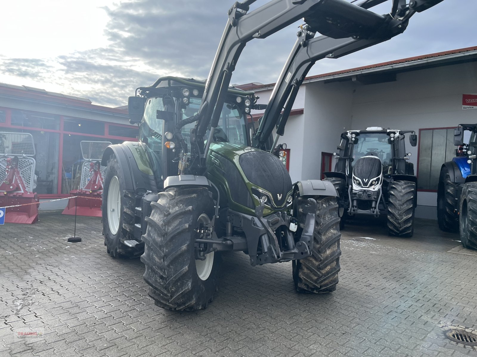 Traktor του τύπου Valtra N 135 Forst m. FL, Neumaschine σε Mainburg/Wambach (Φωτογραφία 4)