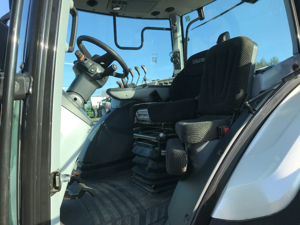 Traktor типа Valtra N 155 ACTIVE + CHARGEUR, Gebrauchtmaschine в UZERCHE (Фотография 8)