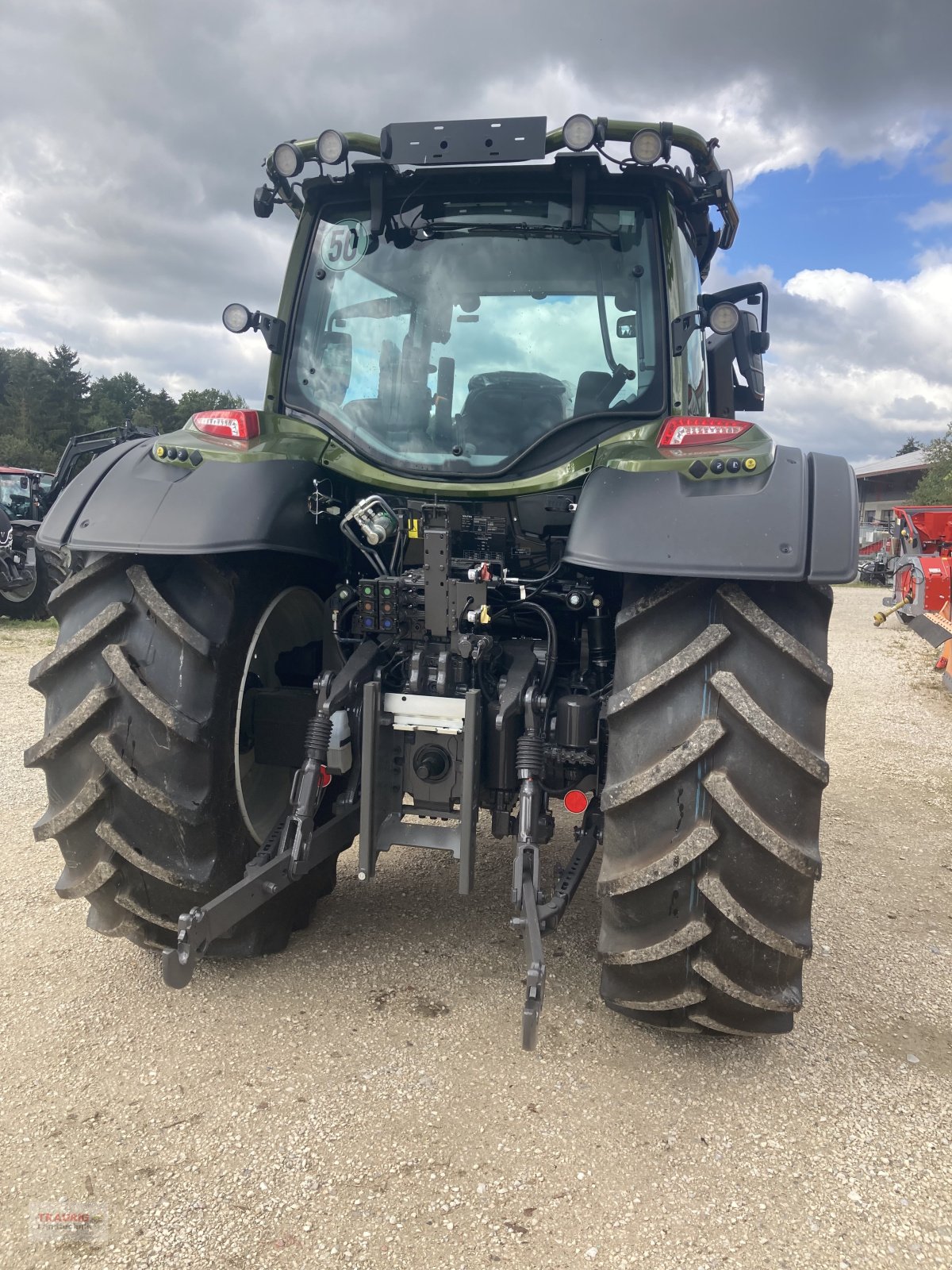 Traktor des Typs Valtra n 155 Aktiv Forst, Neumaschine in Mainburg/Wambach (Bild 19)