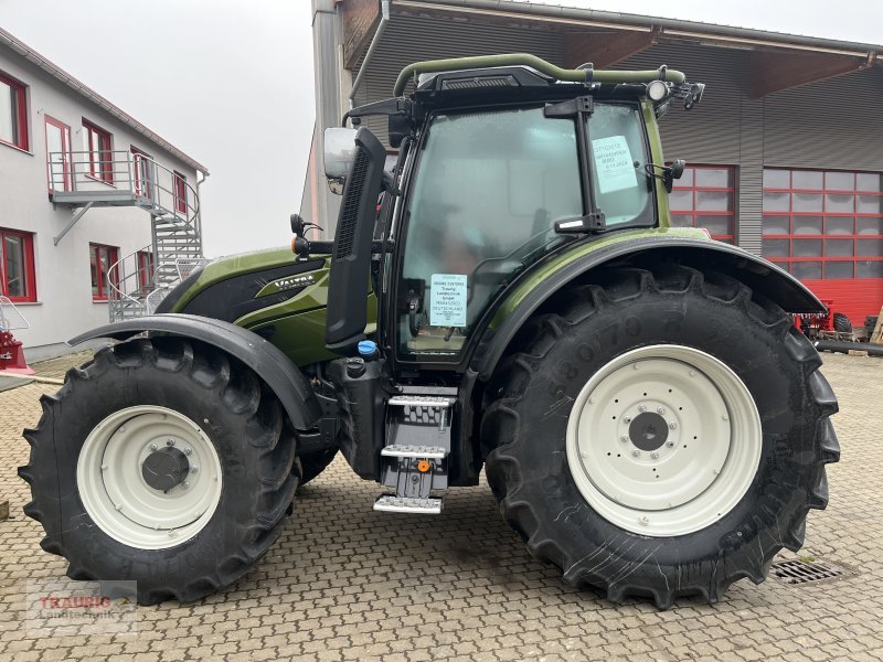 Traktor του τύπου Valtra N 155 D Forst, Neumaschine σε Mainburg/Wambach (Φωτογραφία 1)